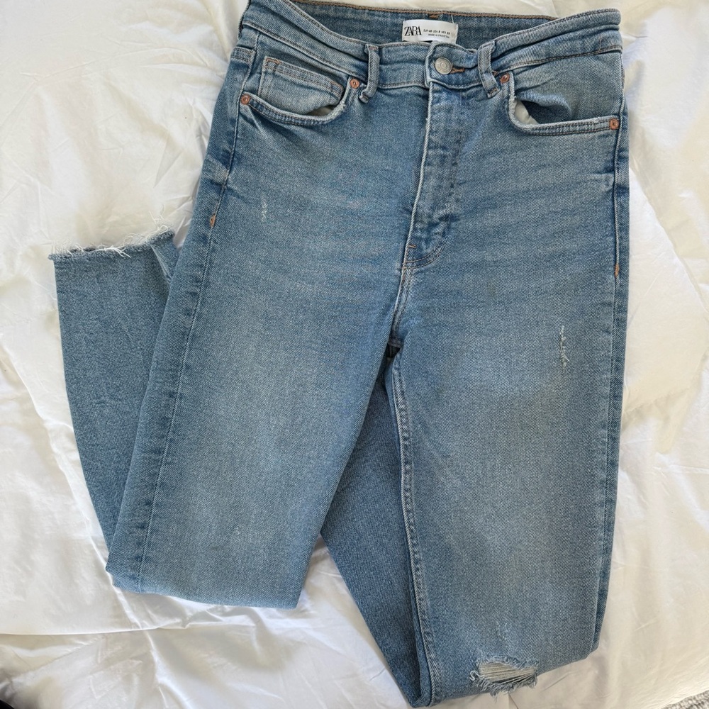 ZARA High Waisted Skinny Cropped Ripped Jeans!